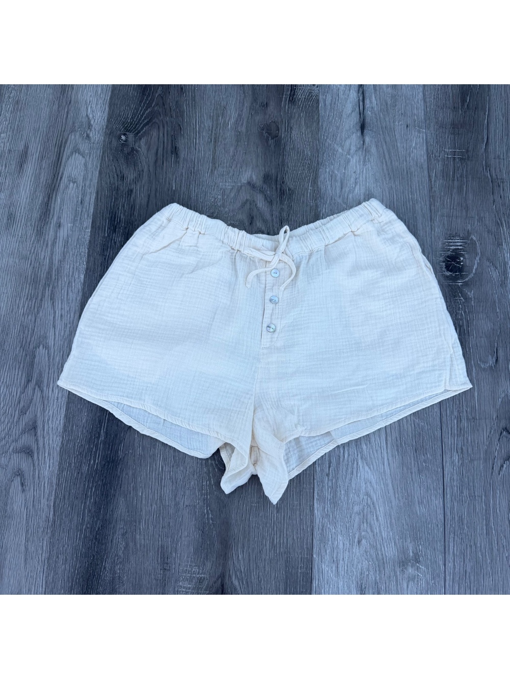 Skipper Short in Tapioca LSPACE size M